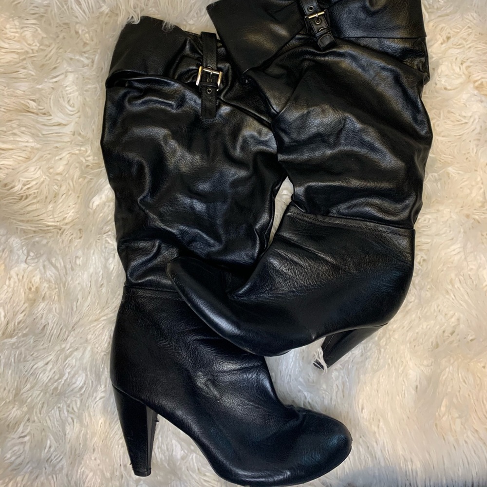 Knee high boots with buckle
